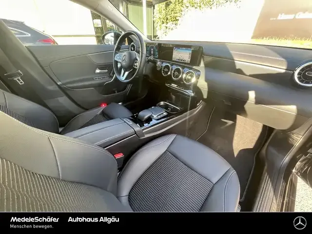 Mercedes-Benz CLA 220