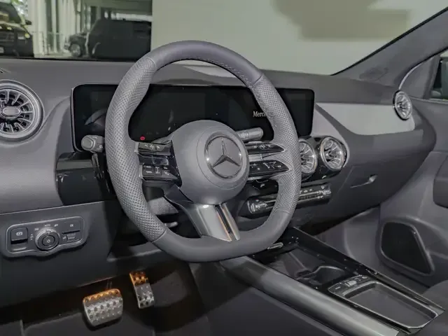 Mercedes-Benz GLA 220