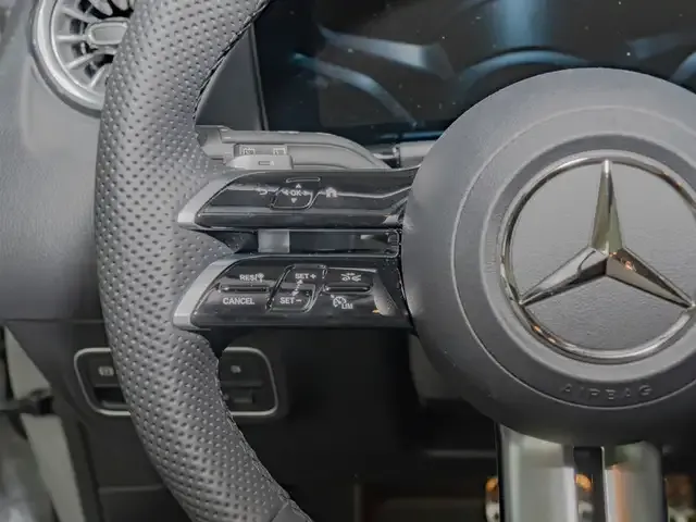 Mercedes-Benz GLA 220