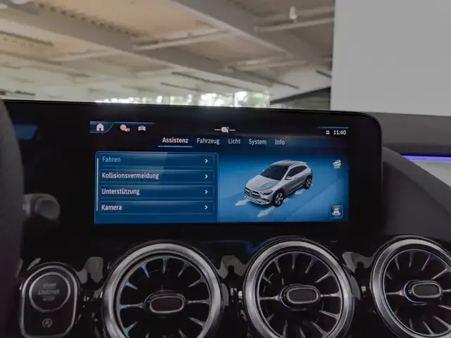 Mercedes-Benz GLA 220