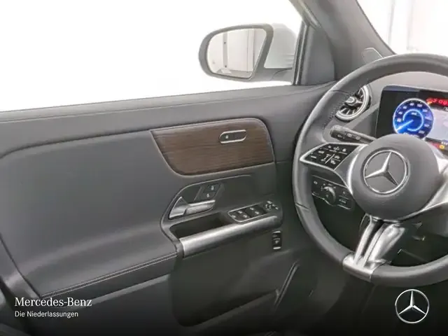 Mercedes-Benz EQA 300