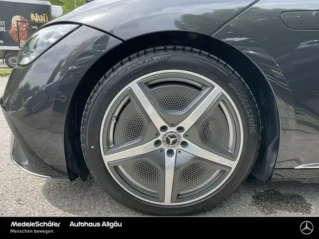 Mercedes-Benz EQE 500