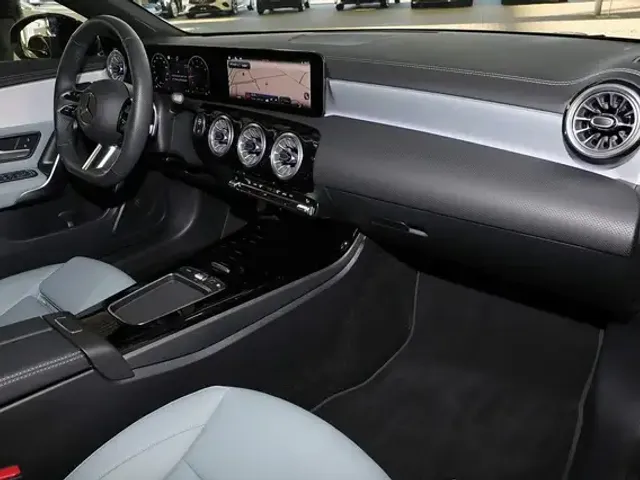 Mercedes-Benz CLA 180