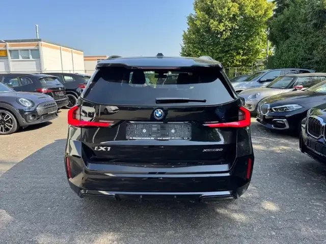 BMW iX1