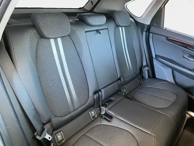 BMW 225