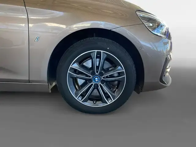 BMW 225