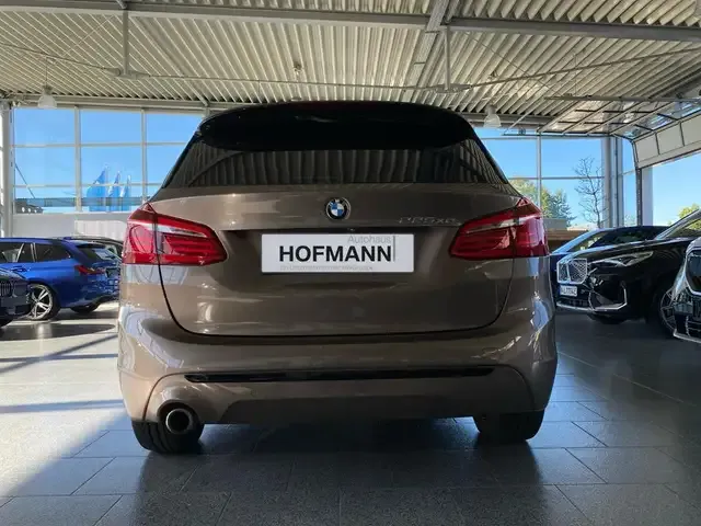 BMW 225