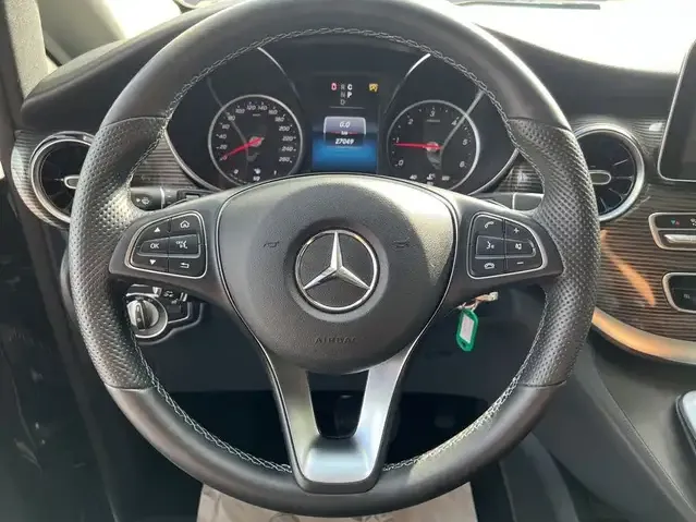 Mercedes-Benz V 250