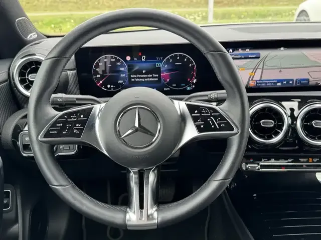 Mercedes-Benz CLA 180