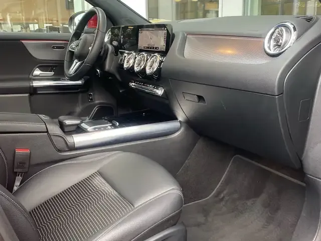 Mercedes-Benz EQA 300