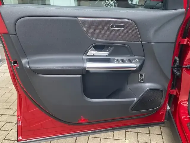 Mercedes-Benz EQA 300