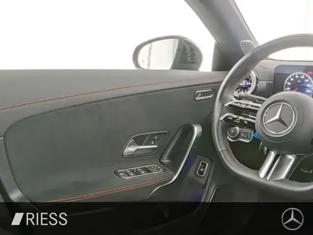 Mercedes-Benz CLA 220