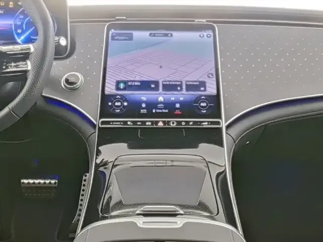 Mercedes-Benz EQE 300