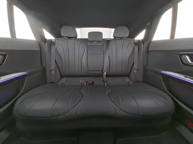 Mercedes-Benz EQE 300
