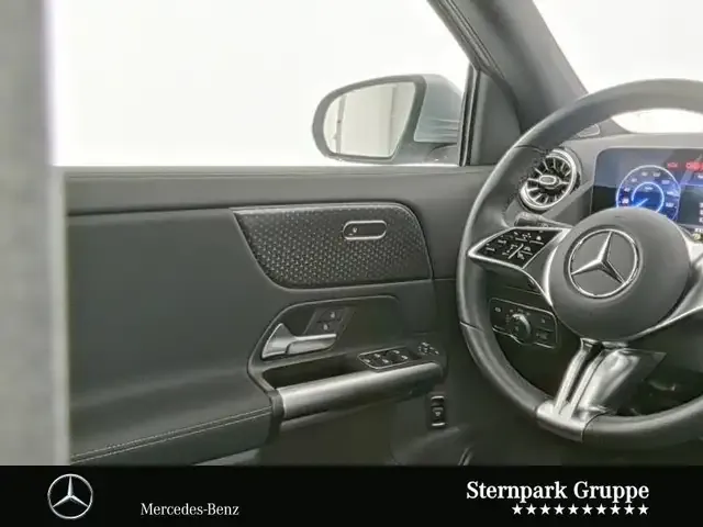 Mercedes-Benz EQA 300