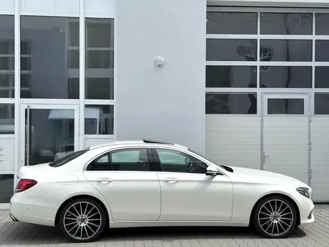 Mercedes-Benz E 300