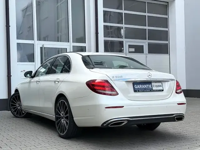 Mercedes-Benz E 300