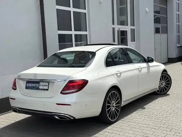 Mercedes-Benz E 300