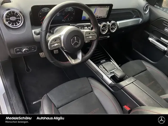 Mercedes-Benz GLB 220