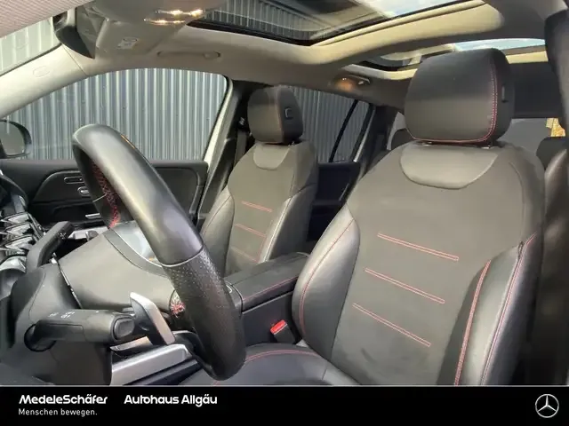 Mercedes-Benz GLB 220