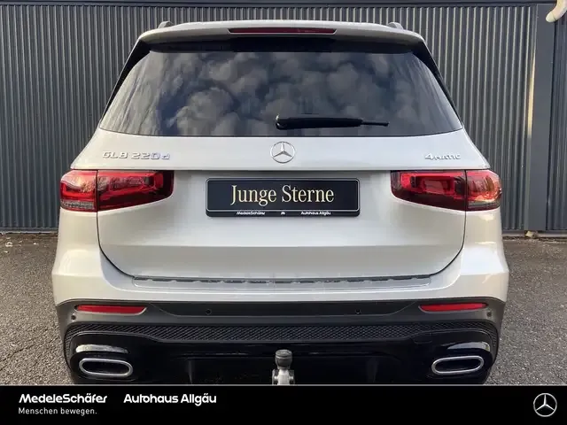 Mercedes-Benz GLB 220