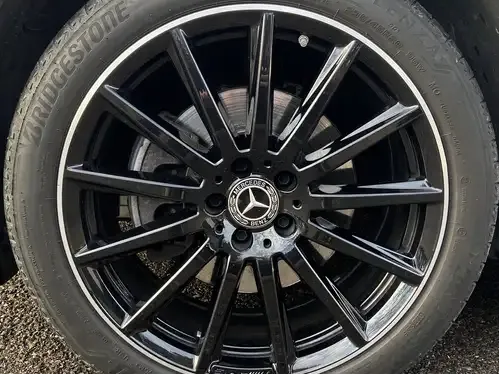 Mercedes-Benz GLB 220