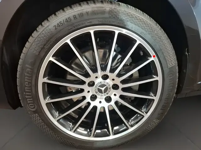 Mercedes-Benz V 250
