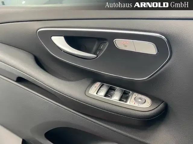 Mercedes-Benz V 220