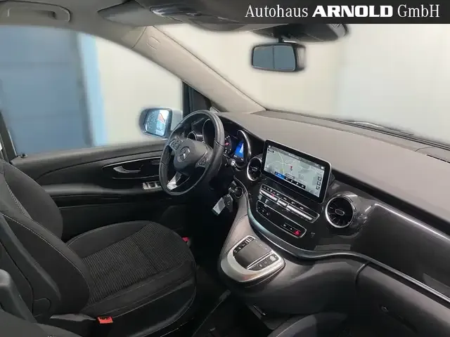 Mercedes-Benz V 220