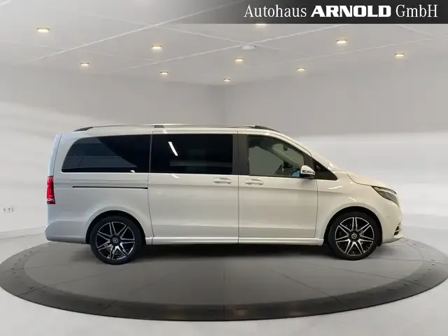Mercedes-Benz V 220