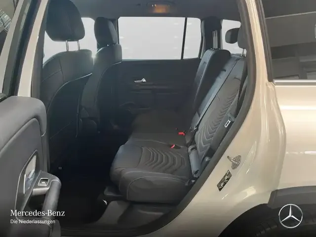 Mercedes-Benz GLB 180