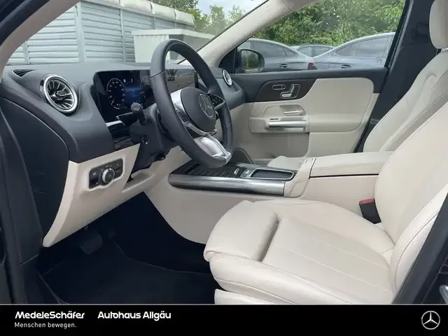 Mercedes-Benz GLA 220