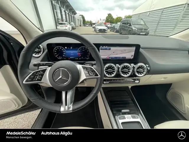 Mercedes-Benz GLA 220