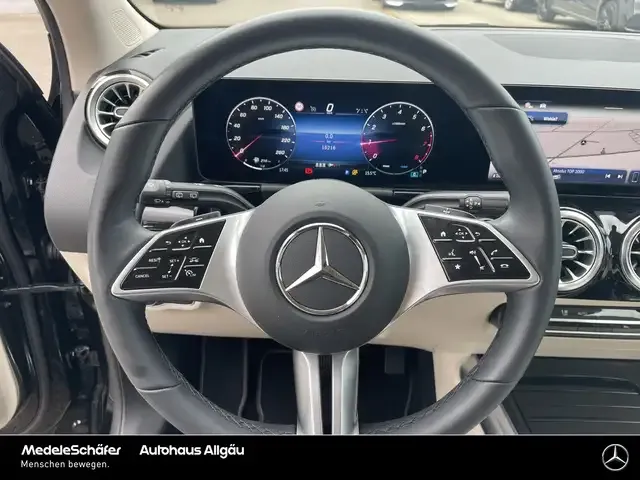 Mercedes-Benz GLA 220