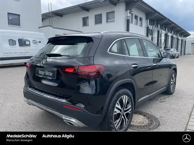 Mercedes-Benz GLA 220