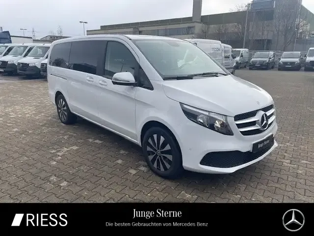 Mercedes-Benz V 220