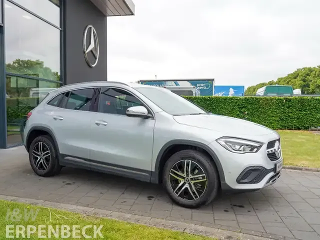 Mercedes-Benz GLA 200