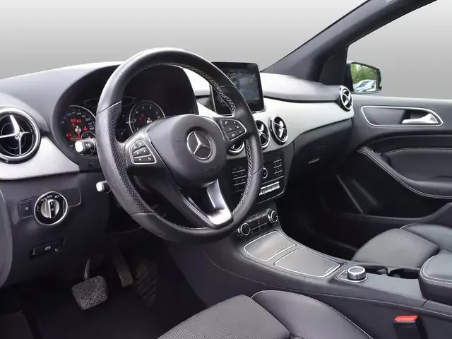Mercedes-Benz B 180