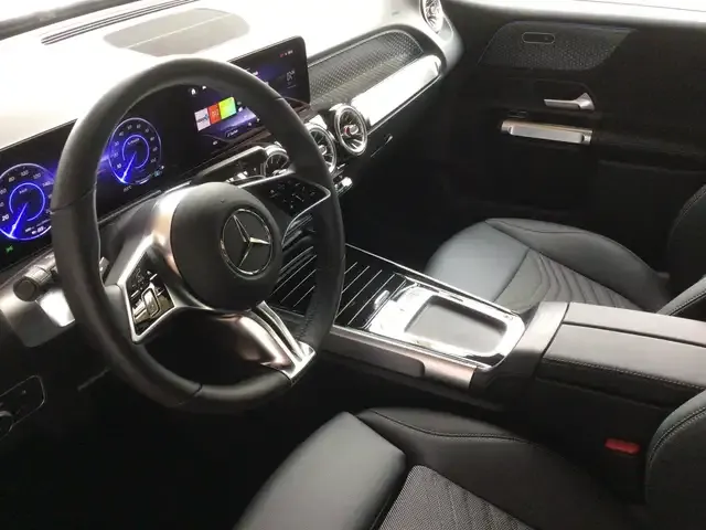 Mercedes-Benz EQB 300