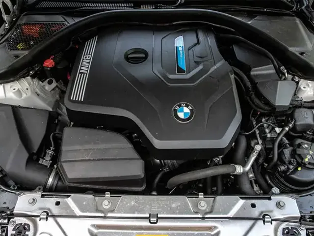 BMW 330