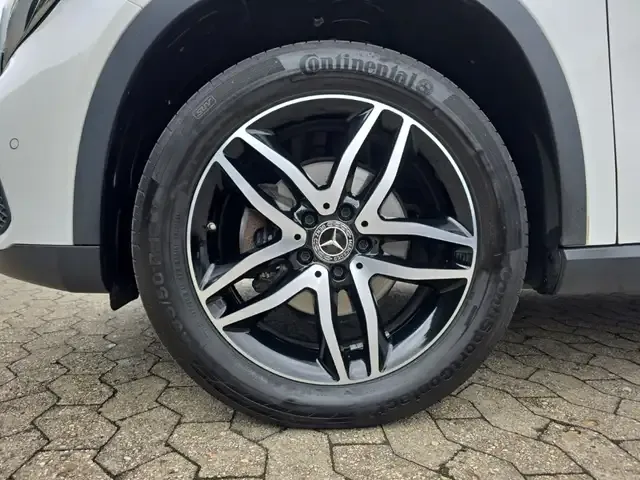 Mercedes-Benz GLA 180