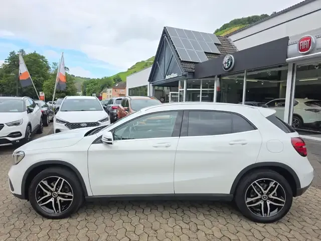 Mercedes-Benz GLA 180