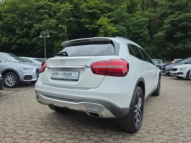 Mercedes-Benz GLA 180