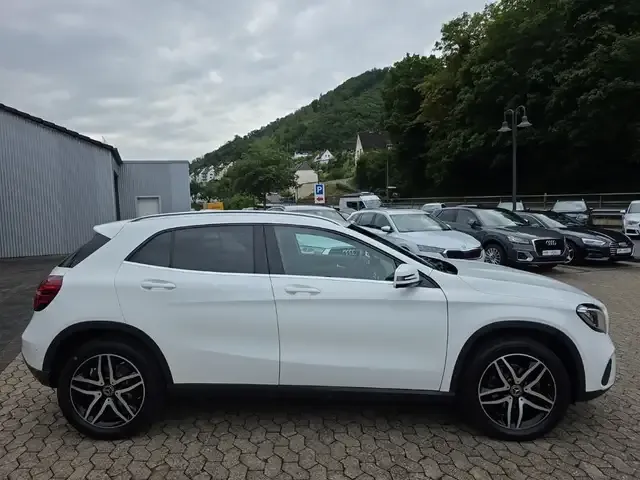 Mercedes-Benz GLA 180