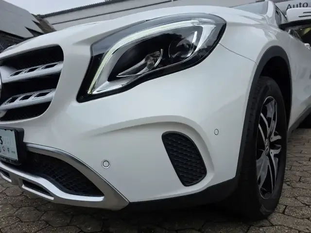 Mercedes-Benz GLA 180