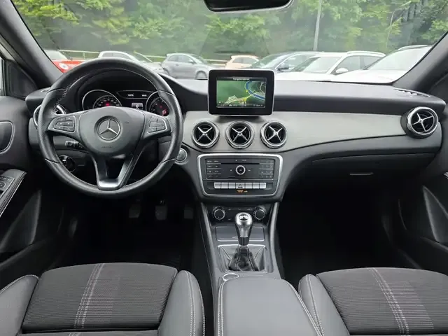 Mercedes-Benz GLA 180