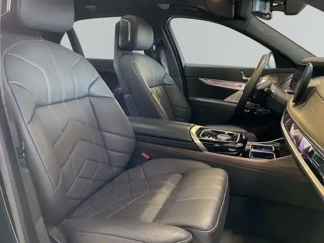 BMW i7