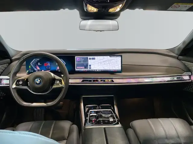 BMW i7