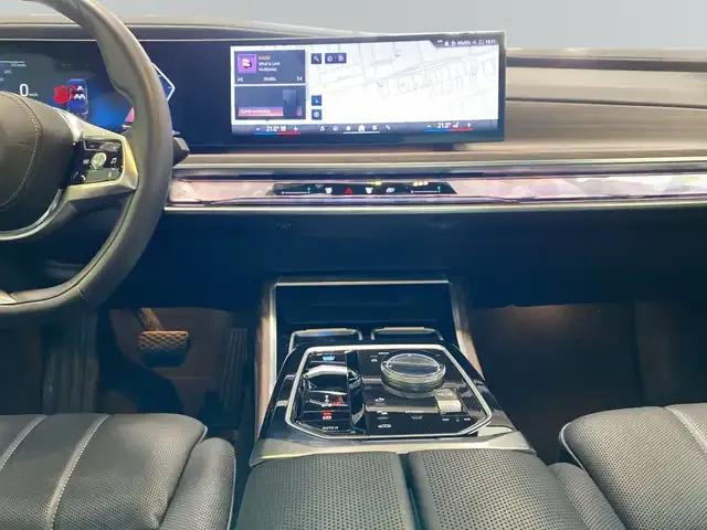 BMW i7