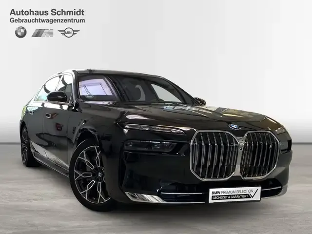 BMW i7
